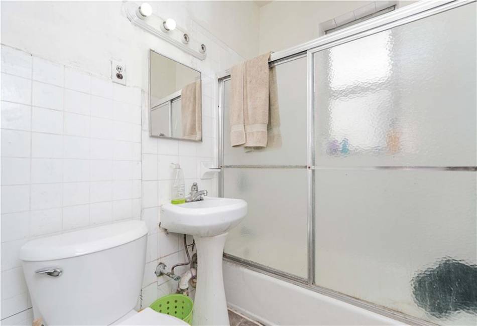 20 Brighton 4th Terrace, Brooklyn, New York 11235, 8 Bedrooms Bedrooms, ,4 BathroomsBathrooms,Residential,For Sale,Brighton 4th,487744