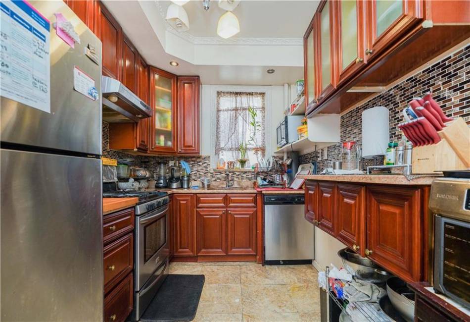 20 Brighton 4th Terrace, Brooklyn, New York 11235, 8 Bedrooms Bedrooms, ,4 BathroomsBathrooms,Residential,For Sale,Brighton 4th,487744