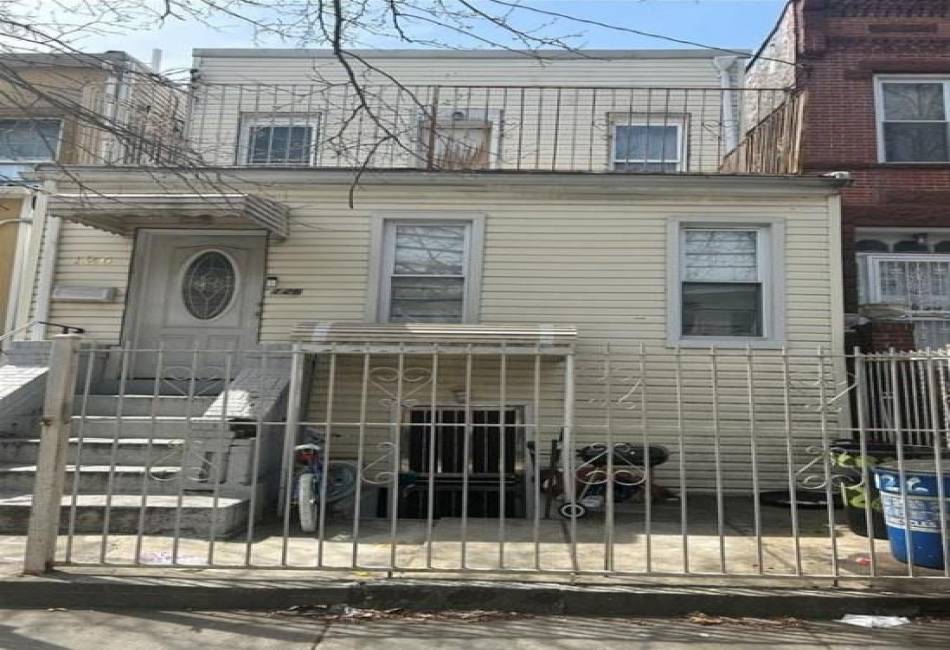 126 Crystal Street, Brooklyn, New York 11208, 4 Bedrooms Bedrooms, ,2 BathroomsBathrooms,Residential,For Sale,Crystal,484336