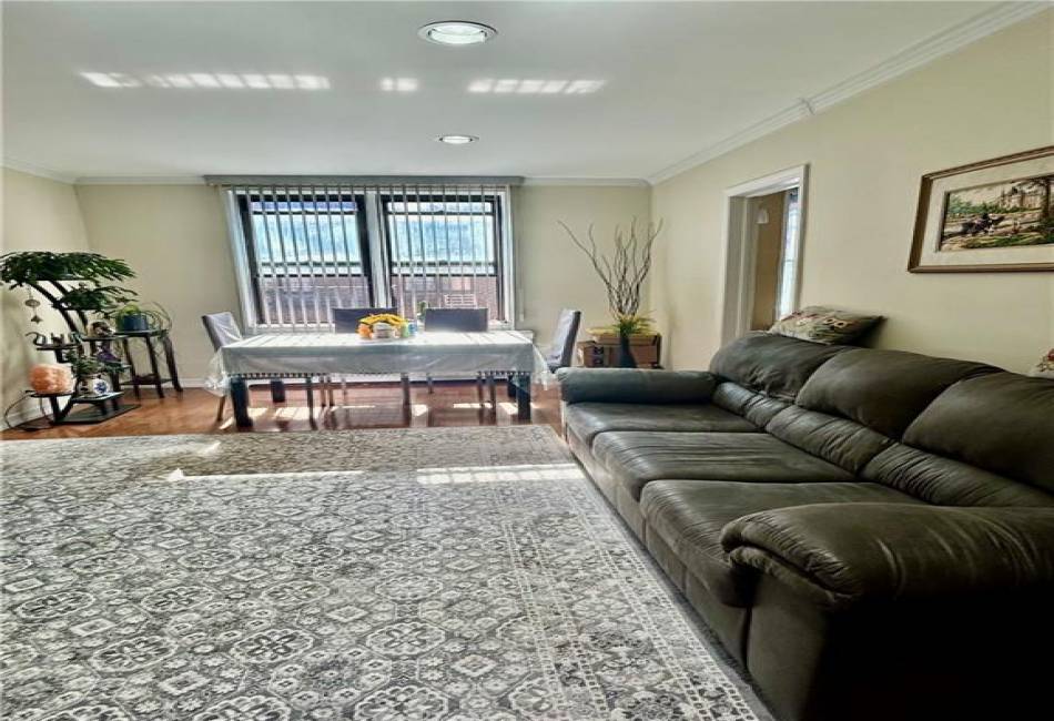 1213 Avenue Z, Brooklyn, New York 11235, 2 Bedrooms Bedrooms, ,1 BathroomBathrooms,Residential,For Sale,Avenue Z,486967