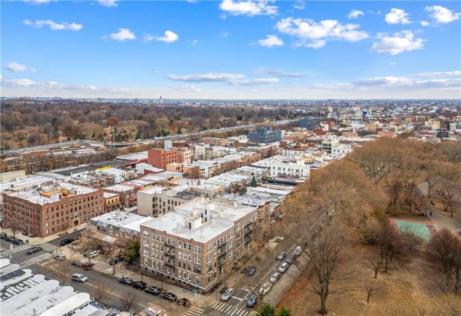 611 41st Street, Brooklyn, New York 11232, 2 Bedrooms Bedrooms, ,1 BathroomBathrooms,Residential,For Sale,41st,487888