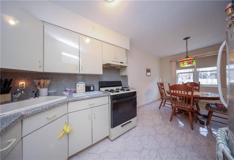 29 Bay 37th Street, Brooklyn, New York 11214, 5 Bedrooms Bedrooms, ,3 BathroomsBathrooms,Residential,For Sale,Bay 37th,487933