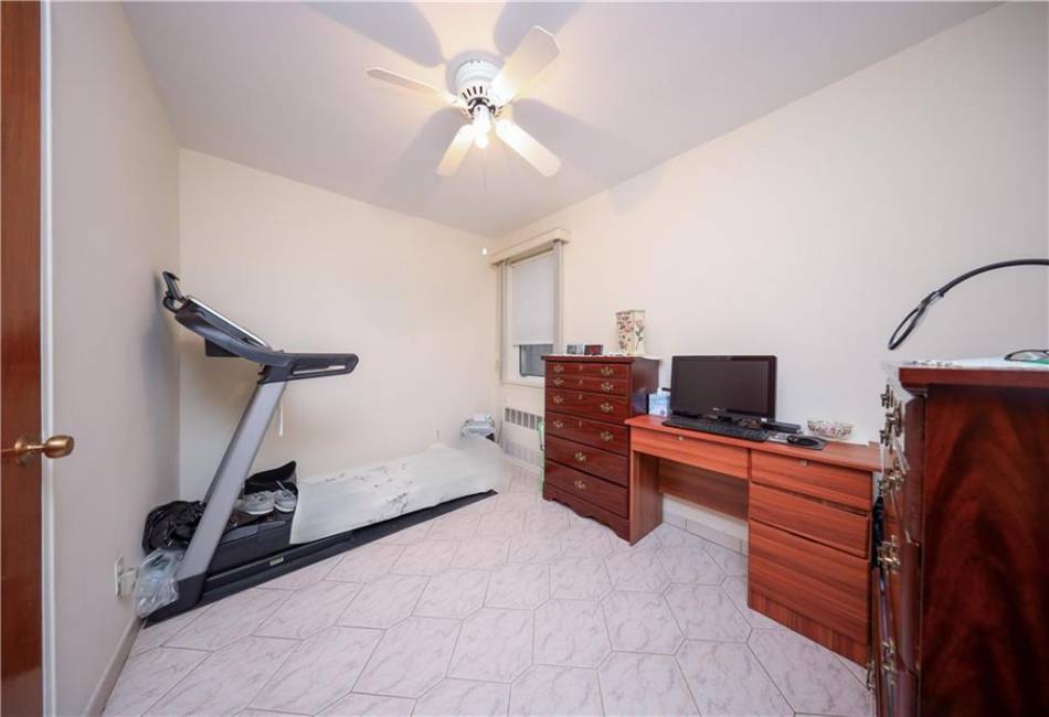 29 Bay 37th Street, Brooklyn, New York 11214, 5 Bedrooms Bedrooms, ,3 BathroomsBathrooms,Residential,For Sale,Bay 37th,487933