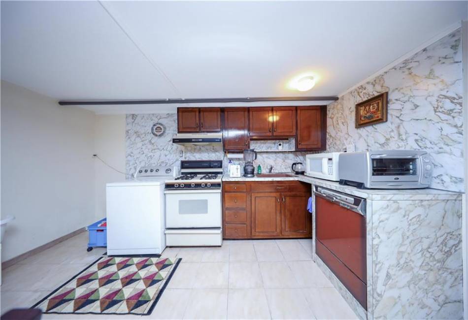 29 Bay 37th Street, Brooklyn, New York 11214, 5 Bedrooms Bedrooms, ,3 BathroomsBathrooms,Residential,For Sale,Bay 37th,487933