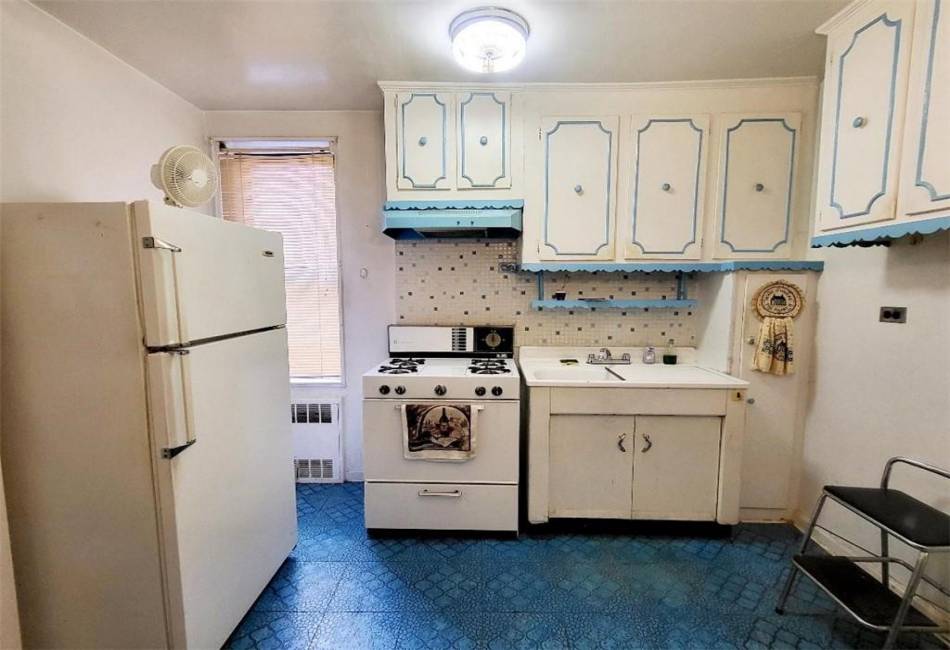 2251 Knapp Street, Brooklyn, New York 11229, 2 Bedrooms Bedrooms, ,1 BathroomBathrooms,Residential,For Sale,Knapp,487956