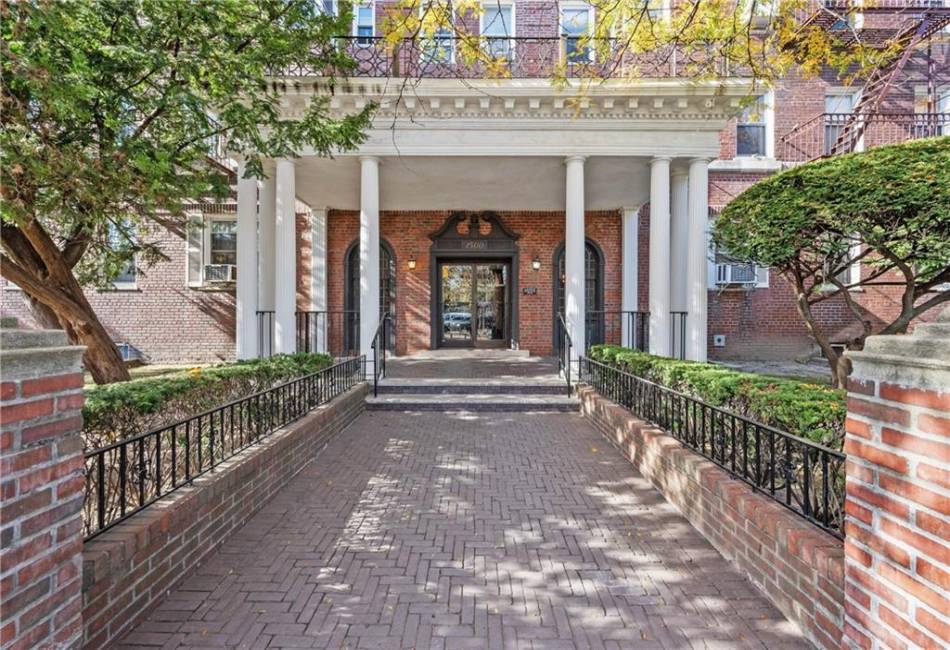 1500 Ocean Parkway, Brooklyn, New York 11230, 2 Bedrooms Bedrooms, ,1 BathroomBathrooms,Residential,For Sale,Ocean,487749