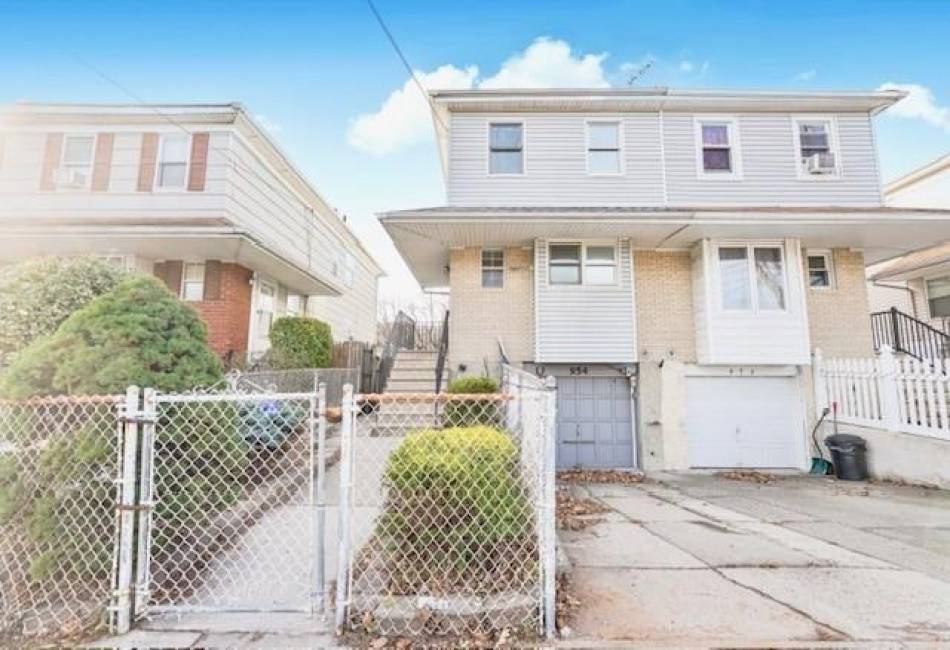 954 Clove Road, Staten Island, New York 10301, 3 Bedrooms Bedrooms, ,2 BathroomsBathrooms,Residential,For Sale,Clove,487960