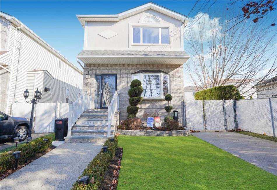 269 Fisher Avenue, Staten Island, New York 10307, 3 Bedrooms Bedrooms, ,3 BathroomsBathrooms,Residential,For Sale,Fisher,487963