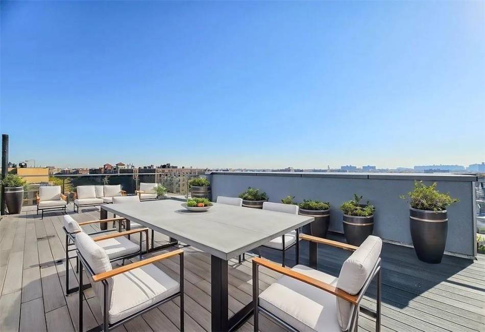 8800 Bay Parkway, Brooklyn, New York 11204, 2 Bedrooms Bedrooms, ,2 BathroomsBathrooms,Residential,For Sale,Bay,487972