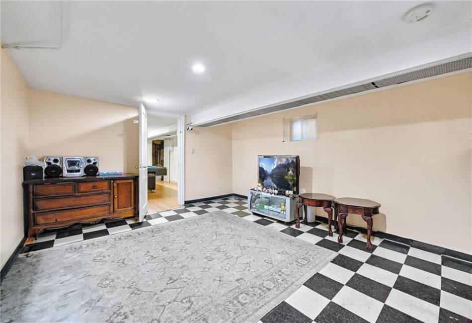 1391 East 29th Street, Brooklyn, New York 11210, 3 Bedrooms Bedrooms, ,3 BathroomsBathrooms,Residential,For Sale,East 29th,487849