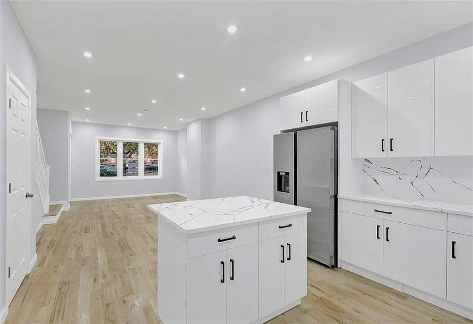 3304 Shore Parkway, Brooklyn, New York 11235, 3 Bedrooms Bedrooms, ,3 BathroomsBathrooms,Residential,For Sale,Shore,488013