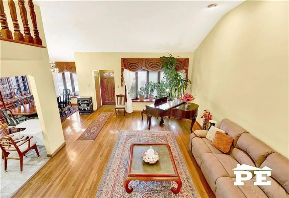 26 Gaylord Drive, Brooklyn, New York 11234, 4 Bedrooms Bedrooms, ,3 BathroomsBathrooms,Residential,For Sale,Gaylord,487927