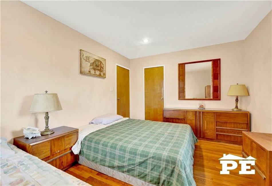 26 Gaylord Drive, Brooklyn, New York 11234, 4 Bedrooms Bedrooms, ,3 BathroomsBathrooms,Residential,For Sale,Gaylord,487927