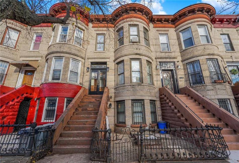 711 MacDonough Street, Brooklyn, New York 11233, 6 Bedrooms Bedrooms, ,4 BathroomsBathrooms,Residential,For Sale,MacDonough,488028