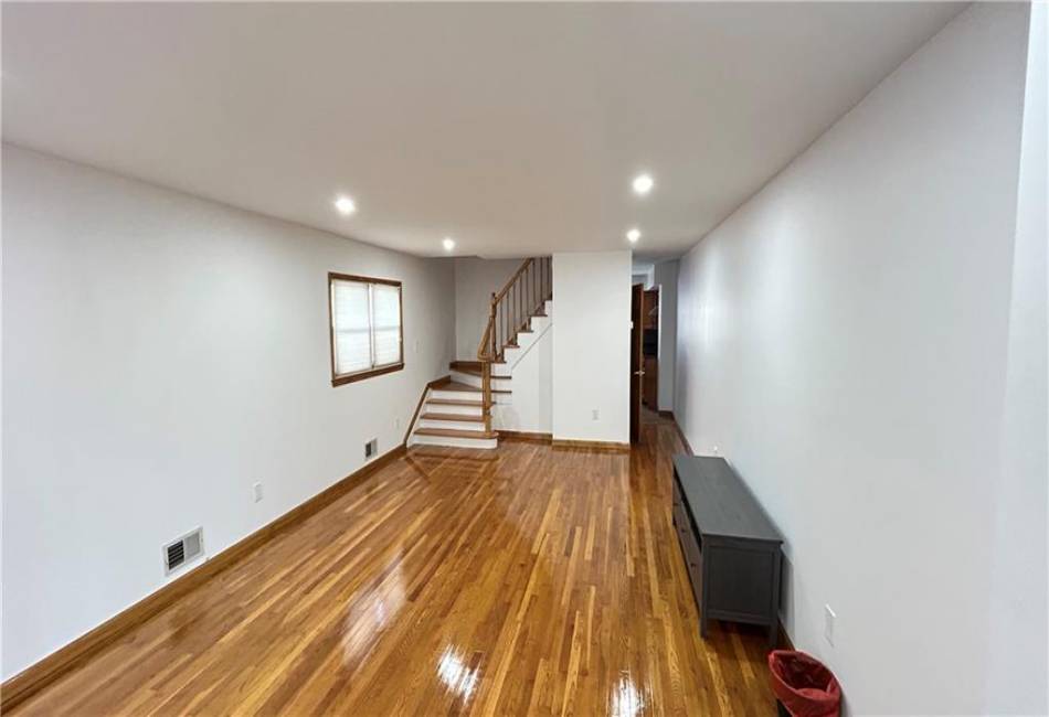 43 Tremont Avenue, Staten Island, New York 10314, 3 Bedrooms Bedrooms, ,2 BathroomsBathrooms,Residential,For Sale,Tremont,488083