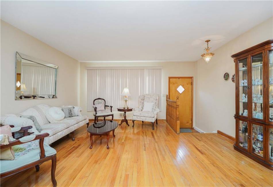 105 Midland Avenue, Staten Island, New York 10306, 3 Bedrooms Bedrooms, ,2 BathroomsBathrooms,Residential,For Sale,Midland,488087