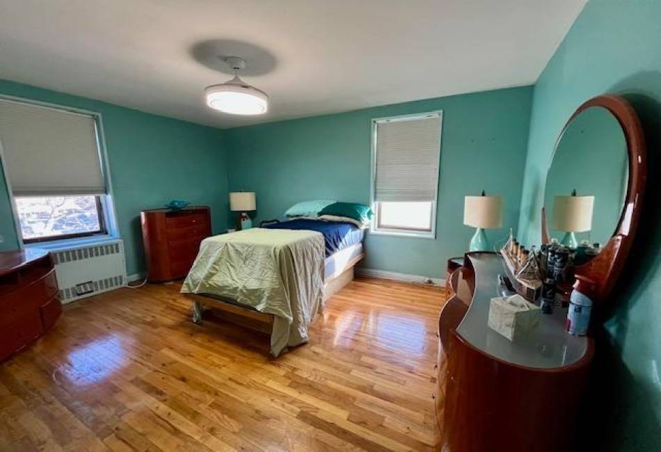 2140 Knapp Street, Brooklyn, New York 11229, 2 Bedrooms Bedrooms, ,1 BathroomBathrooms,Residential,For Sale,Knapp,488096