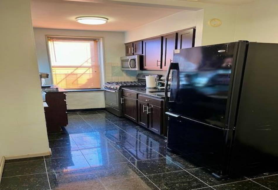 2140 Knapp Street, Brooklyn, New York 11229, 2 Bedrooms Bedrooms, ,1 BathroomBathrooms,Residential,For Sale,Knapp,488096