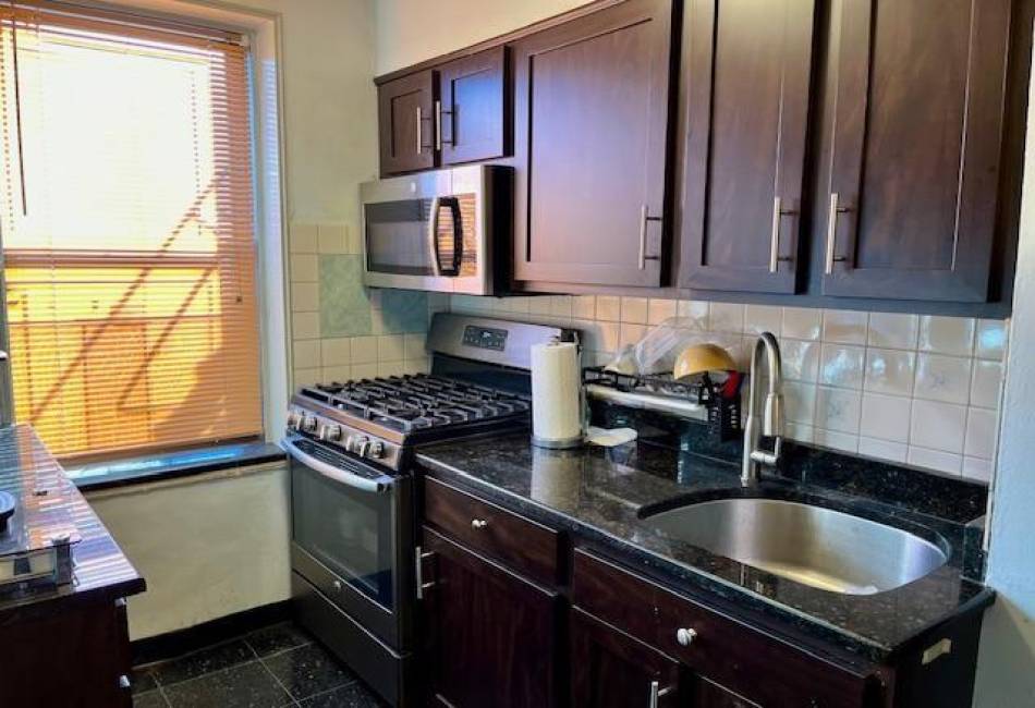 2140 Knapp Street, Brooklyn, New York 11229, 2 Bedrooms Bedrooms, ,1 BathroomBathrooms,Residential,For Sale,Knapp,488096