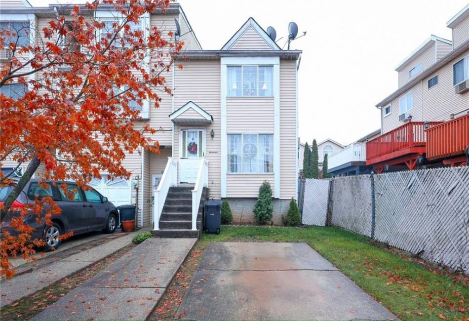 31 Northport Lane, Staten Island, New York 10314, 2 Bedrooms Bedrooms, ,2 BathroomsBathrooms,Residential,For Sale,Northport,488089