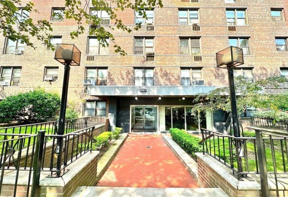 3178 Nostrand Avenue, Brooklyn, New York 11229, 2 Bedrooms Bedrooms, ,2 BathroomsBathrooms,Residential,For Sale,Nostrand,488103