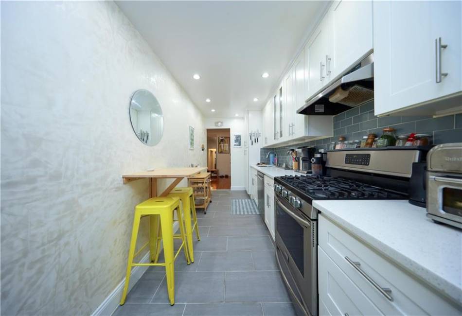 80 Avenue P, Brooklyn, New York 11204, 1 Bedroom Bedrooms, ,1 BathroomBathrooms,Residential,For Sale,Avenue P,488113