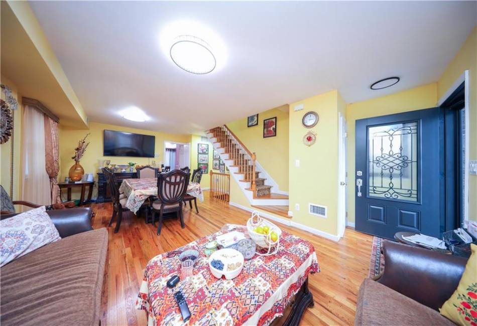 522 Bedford Avenue, Staten Island, New York 10306, 3 Bedrooms Bedrooms, ,3 BathroomsBathrooms,Residential,For Sale,Bedford,488117