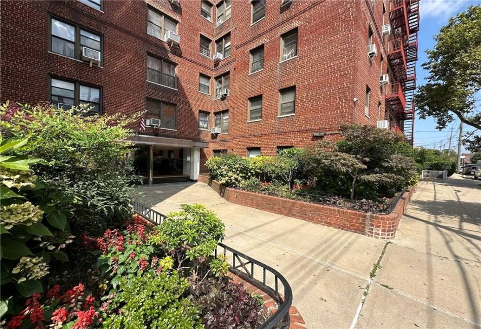 2680 19th Street, Brooklyn, New York 11235, 1 Bedroom Bedrooms, ,1 BathroomBathrooms,Residential,For Sale,19th,488146