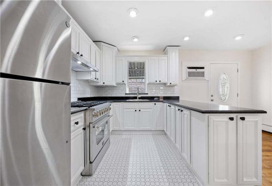 2924 Baisley Avenue, Brooklyn, New York 10461, 3 Bedrooms Bedrooms, ,2 BathroomsBathrooms,Residential,For Sale,Baisley,488190