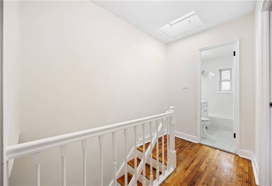 2924 Baisley Avenue, Brooklyn, New York 10461, 3 Bedrooms Bedrooms, ,2 BathroomsBathrooms,Residential,For Sale,Baisley,488190