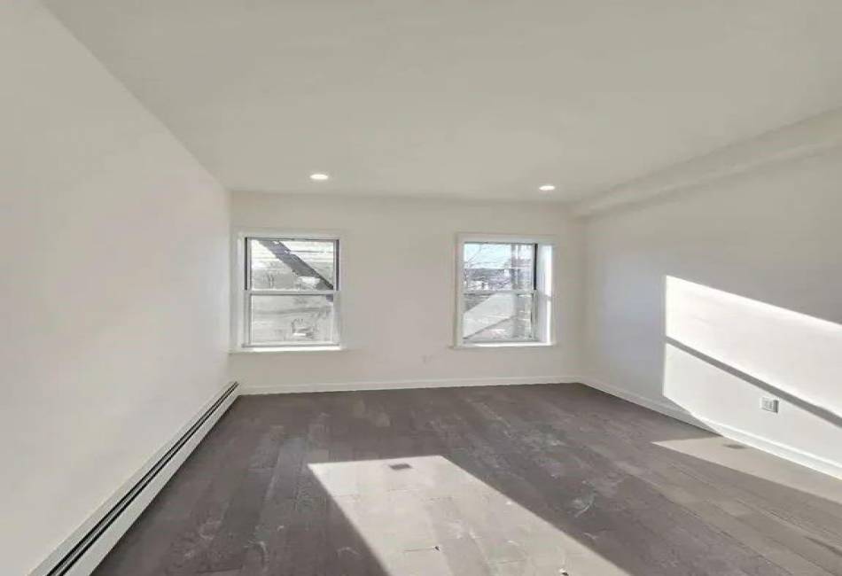 2062 Bath Avenue, Brooklyn, New York 11214, 3 Bedrooms Bedrooms, ,2 BathroomsBathrooms,Rental,For Sale,Bath,488191