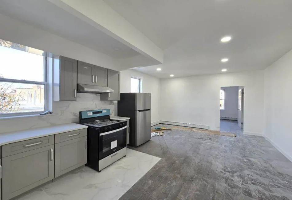 2062 Bath Avenue, Brooklyn, New York 11214, 3 Bedrooms Bedrooms, ,2 BathroomsBathrooms,Rental,For Sale,Bath,488191