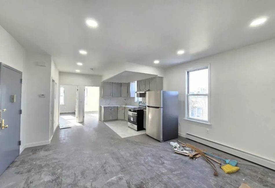 2062 Bath Avenue, Brooklyn, New York 11214, 3 Bedrooms Bedrooms, ,2 BathroomsBathrooms,Rental,For Sale,Bath,488191