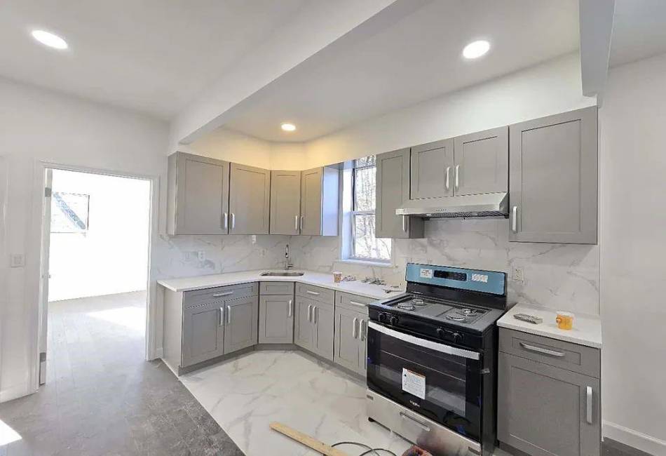 2062 Bath Avenue, Brooklyn, New York 11214, 3 Bedrooms Bedrooms, ,1 BathroomBathrooms,Rental,For Sale,Bath,488193