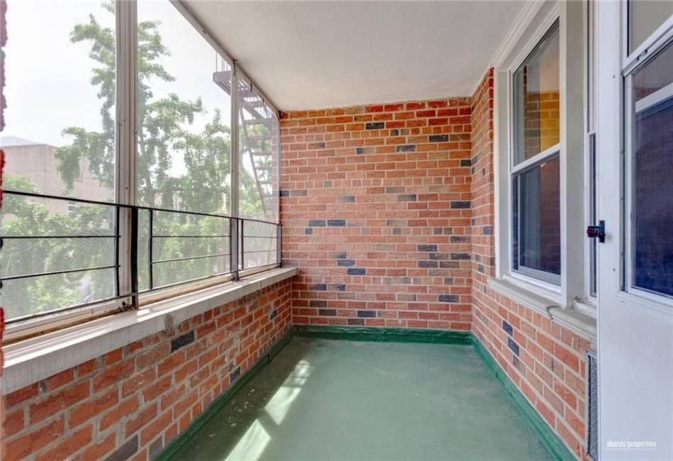 2711 Avenue X, Brooklyn, New York 11235, 2 Bedrooms Bedrooms, ,2 BathroomsBathrooms,Residential,For Sale,Avenue X,483869