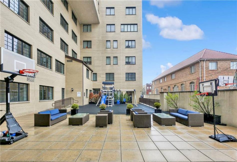 421 Avenue P, Brooklyn, New York 11223, 3 Bedrooms Bedrooms, ,3 BathroomsBathrooms,Residential,For Sale,Avenue P,488166