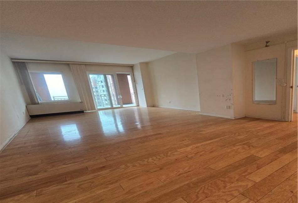 65 Oceana Drive, Brooklyn, New York 11235, 3 Bedrooms Bedrooms, ,3 BathroomsBathrooms,Residential,For Sale,Oceana,488204