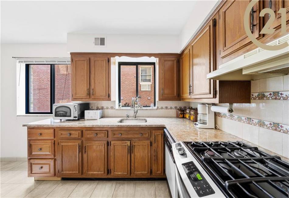 2246 79th St Street, Brooklyn, New York 11214, 8 Bedrooms Bedrooms, ,5 BathroomsBathrooms,Residential,For Sale,79th St,488217