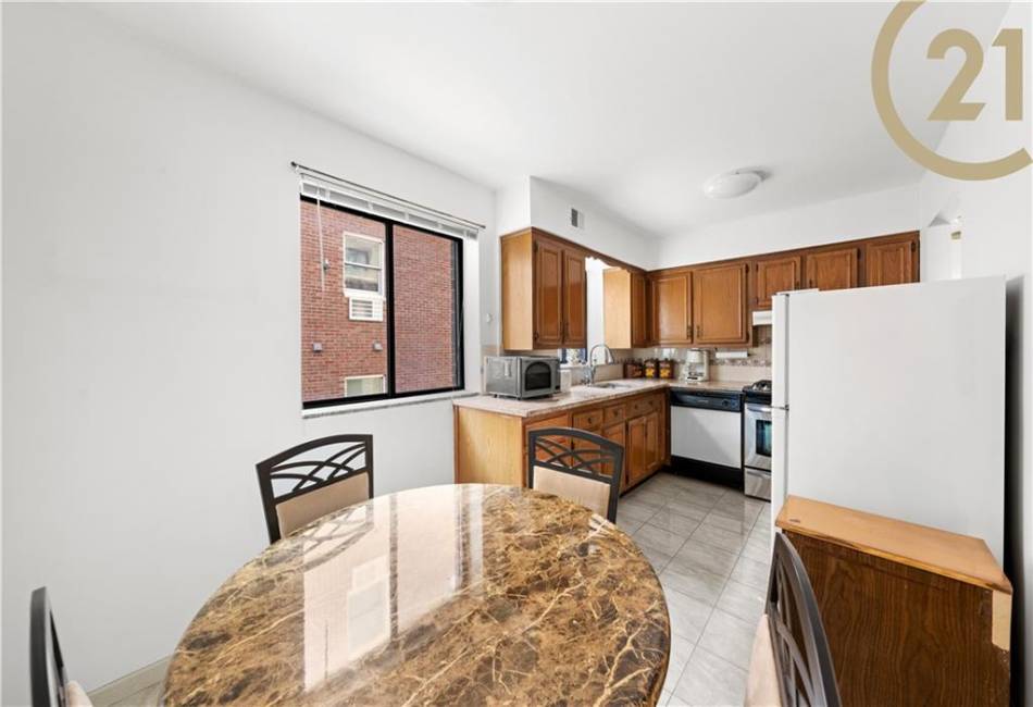 2246 79th St Street, Brooklyn, New York 11214, 8 Bedrooms Bedrooms, ,5 BathroomsBathrooms,Residential,For Sale,79th St,488217