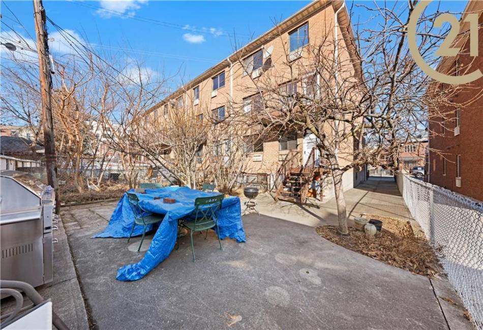 2246 79th St Street, Brooklyn, New York 11214, 8 Bedrooms Bedrooms, ,5 BathroomsBathrooms,Residential,For Sale,79th St,488217