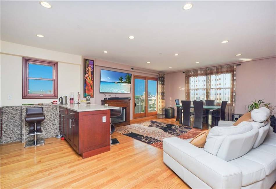 3015 Brighton 6th Street, Brooklyn, New York 11235, 3 Bedrooms Bedrooms, ,2 BathroomsBathrooms,Residential,For Sale,Brighton 6th,488246