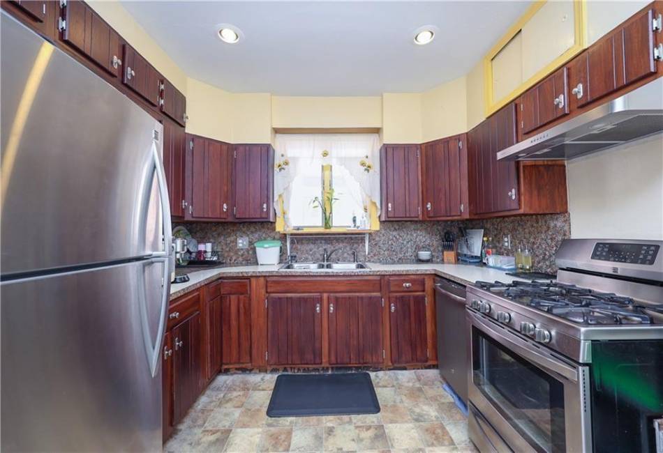 2345 81st Street, Brooklyn, New York 11214, 3 Bedrooms Bedrooms, ,2 BathroomsBathrooms,Residential,For Sale,81st,488270