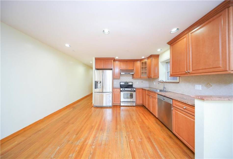 143 Avenue O, Brooklyn, New York 11204, 2 Bedrooms Bedrooms, ,2 BathroomsBathrooms,Residential,For Sale,Avenue O,488251