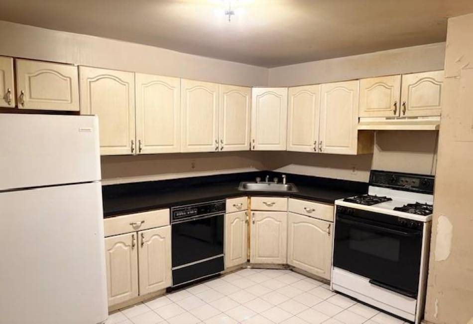 1229 80th Street, Brooklyn, New York 11236, 2 Bedrooms Bedrooms, ,2 BathroomsBathrooms,Residential,For Sale,80th,488284