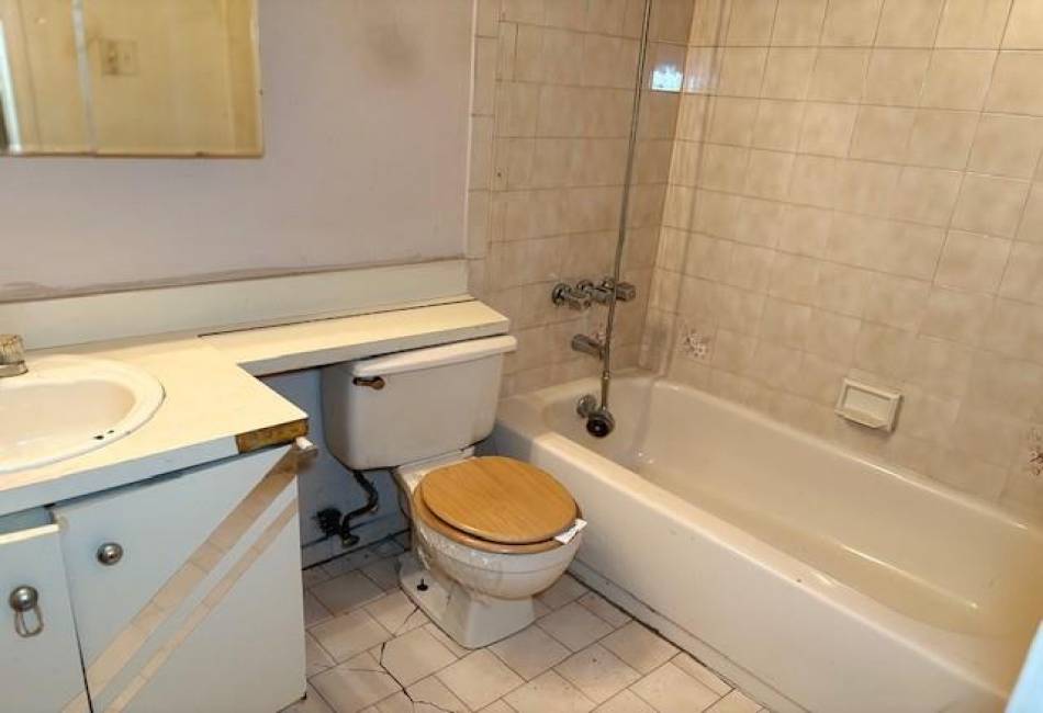 1229 80th Street, Brooklyn, New York 11236, 2 Bedrooms Bedrooms, ,2 BathroomsBathrooms,Residential,For Sale,80th,488284