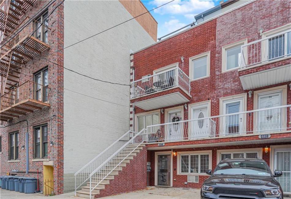 677 88th Street, Brooklyn, New York 11228, 2 Bedrooms Bedrooms, ,2 BathroomsBathrooms,Residential,For Sale,88th,488315