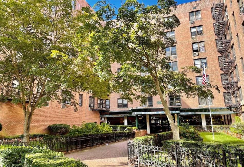 1213 Avenue Z, Brooklyn, New York 11235, 1 Bedroom Bedrooms, ,1 BathroomBathrooms,Residential,For Sale,Avenue Z,488327