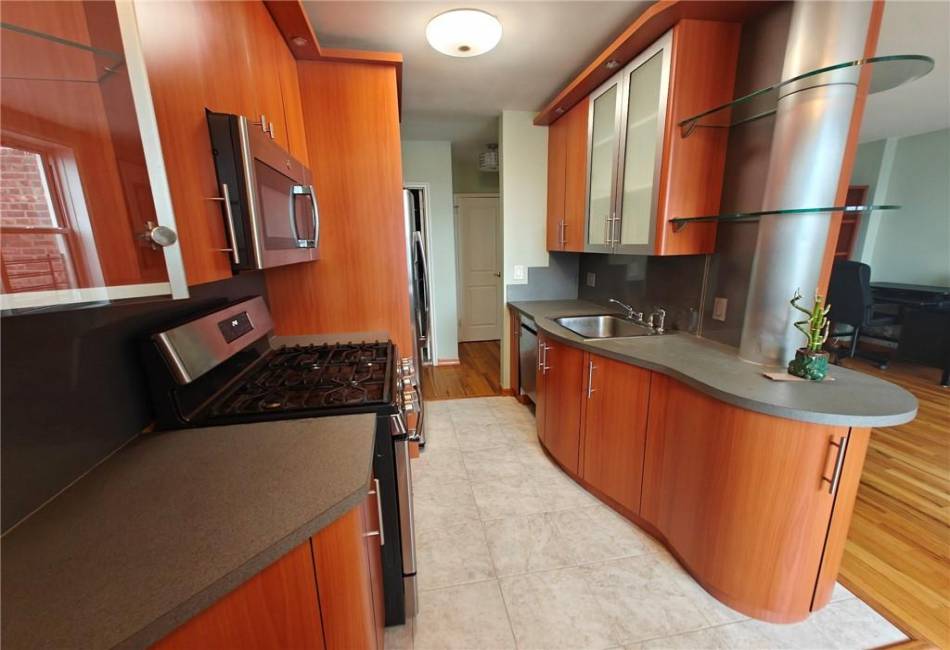 7000 Bay Parkway, Brooklyn, New York 11204, 1 Bedroom Bedrooms, ,1 BathroomBathrooms,Residential,For Sale,Bay,488321