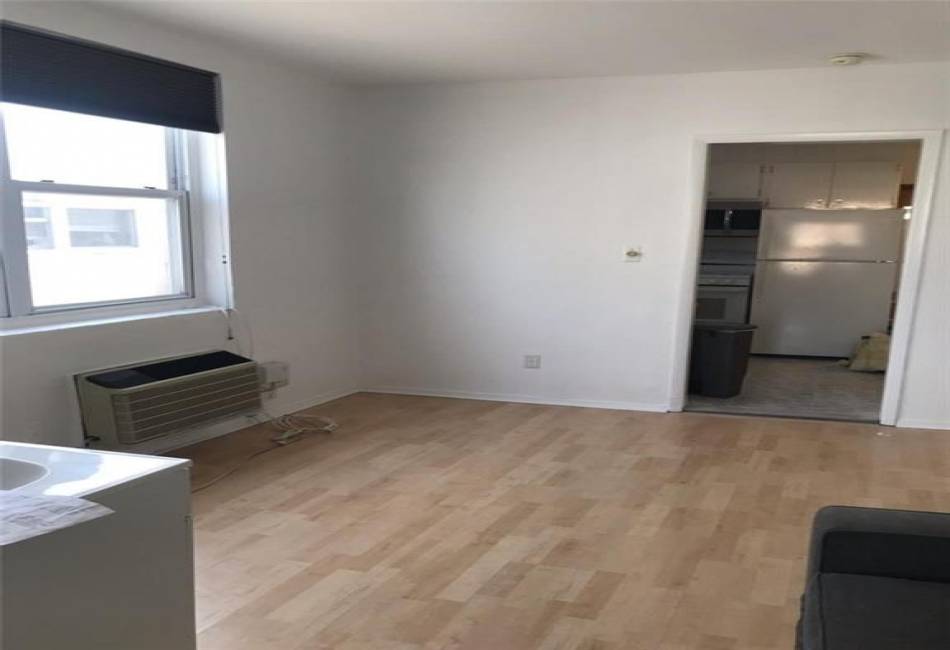 2128 West 8th Street, Brooklyn, New York 11223, 6 Bedrooms Bedrooms, ,3 BathroomsBathrooms,Residential,For Sale,West 8th,488335