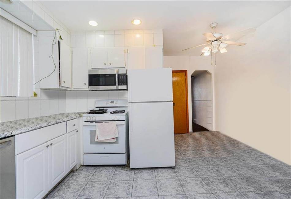 2128 West 8th Street, Brooklyn, New York 11223, 6 Bedrooms Bedrooms, ,3 BathroomsBathrooms,Residential,For Sale,West 8th,488335